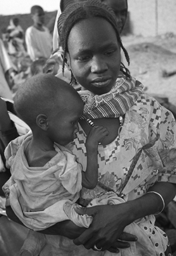 A displaced mother and child in Kebkabiya, North Darfur, Sudan. (Credit: USAID)